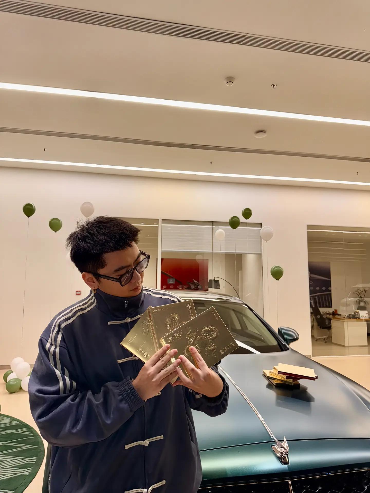 惠州籍说唱歌手揽佬喜提宾利，果然来财了