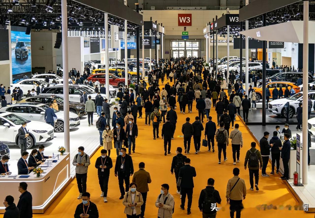 开车更轻松，出行更智能，华为乾崑让理想照进现实。北京车展W3馆，就是最好见证。华