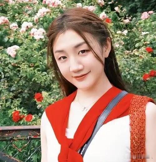 谁能联系上陈梦？麻烦转告她一声：赶紧专心打球吧！别再演戏“迷惑”观众了！
 
真