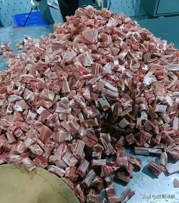 咋一看，还以为是一堆人民币！