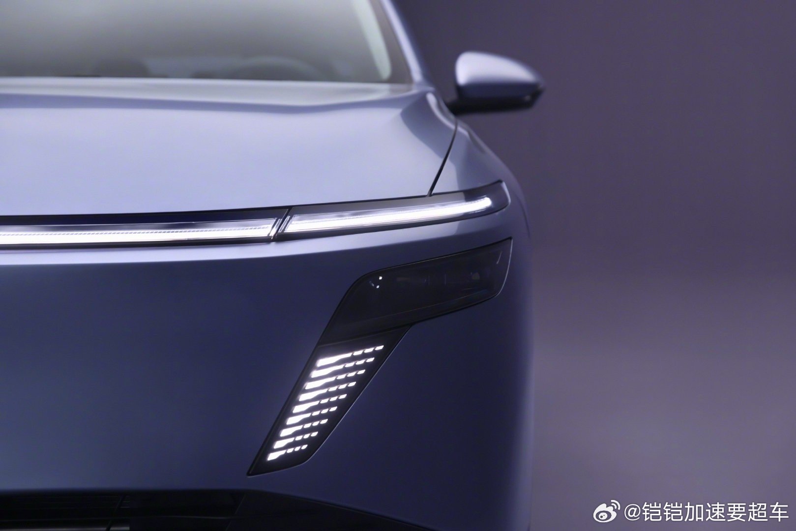 东风日产N6今天发布定妆照了。说真的，外观不错，最近的日产在慢慢改掉老成，转为时