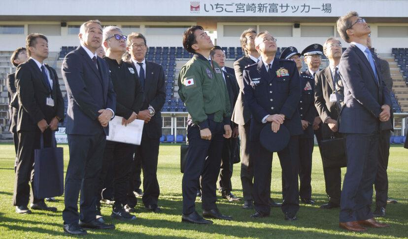 日本防卫大臣小泉进次郎1月9日视察了宫崎县的航空自卫队基地。从现场可以看到，小泉