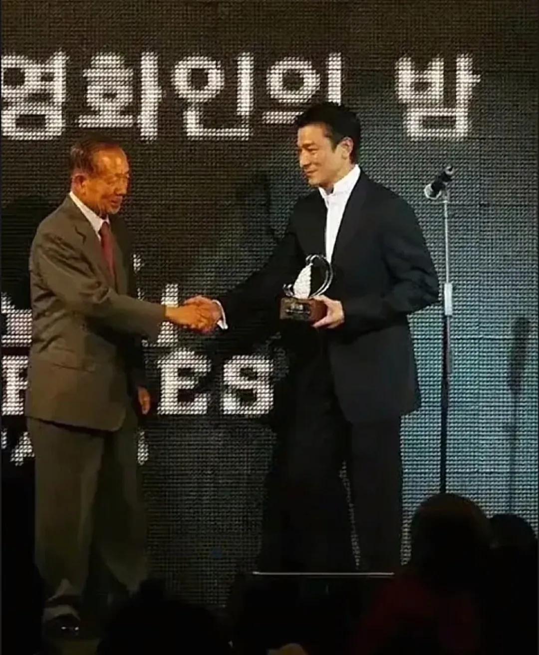 刘德华和黎明谁在韩国最红

刘德华和黎明谁在韩国最红呢？
硬实力+软实力
硬实力