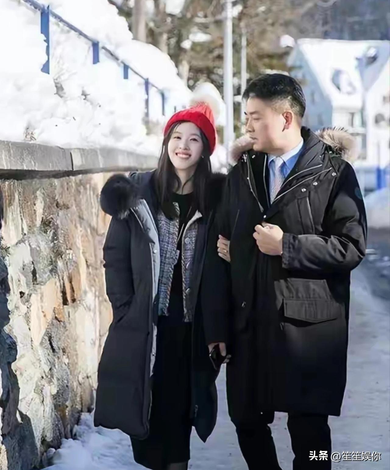 对于章泽天来说，人设才是他人生的唯一刚需。
在她的世界里，父亲、丈夫、孩子都只是