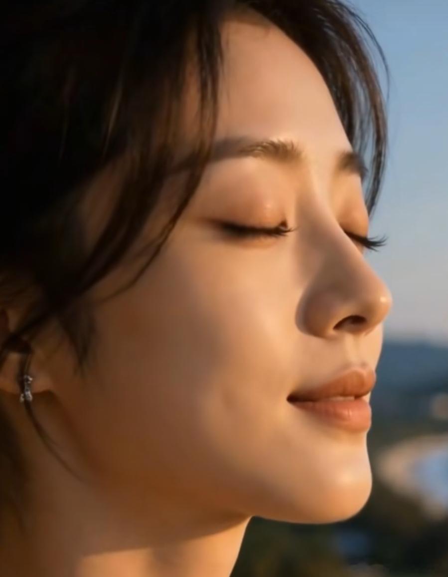洋洋高锐,梦里可人◎想……挥之不去三天三夜还……余音绕梁◎瞧……还在梦中出水芙蓉