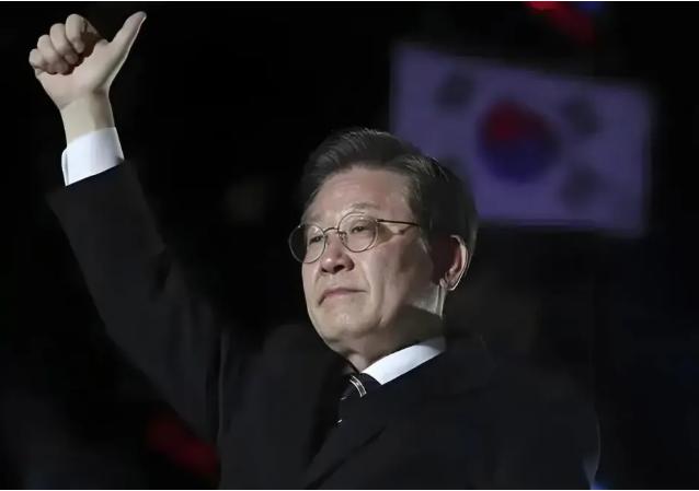 总统套现三倍离场，韩国散户怒了！

去年，李在明第三次冲击总统宝座时，竞选纲领的