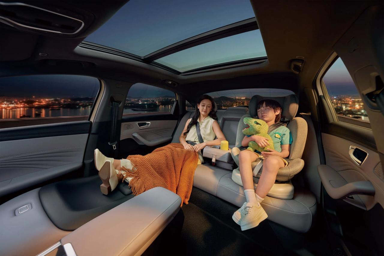 早上刷新闻，看到河南的观众冒着大雪看演出，演员也照样跳水，那份敬业和热情真让人动