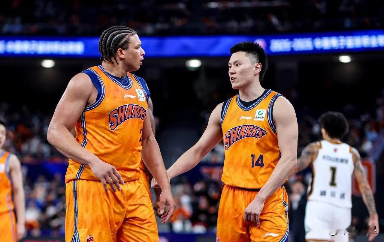 北京今晚战胜99-88上海，在客场扳回一局！
1.两队终于打出了季后赛强度。首节