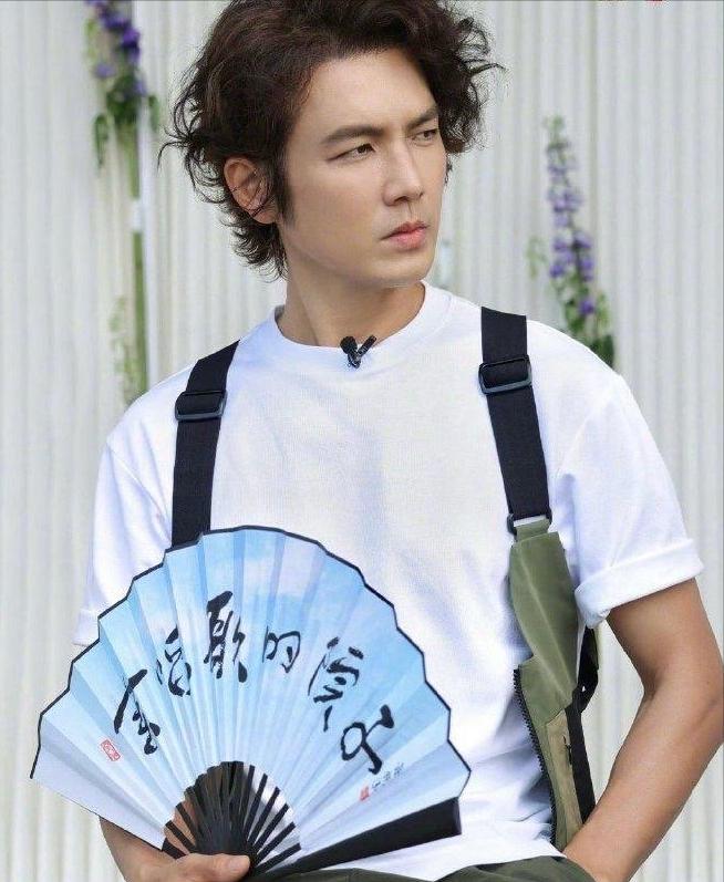 猛地一下觉得钟汉良看起来老了好多呀，不过像他这个岁数能保养到这种程度，那已经相当