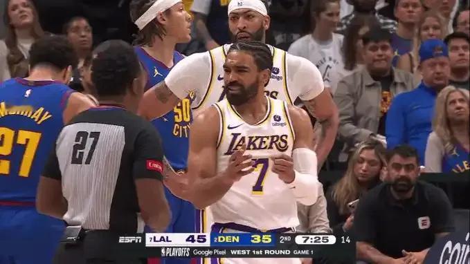 个人犯规危机！文森特出战4分钟，已经领到3次犯规
NBA季后赛湖人对阵掘金的比赛