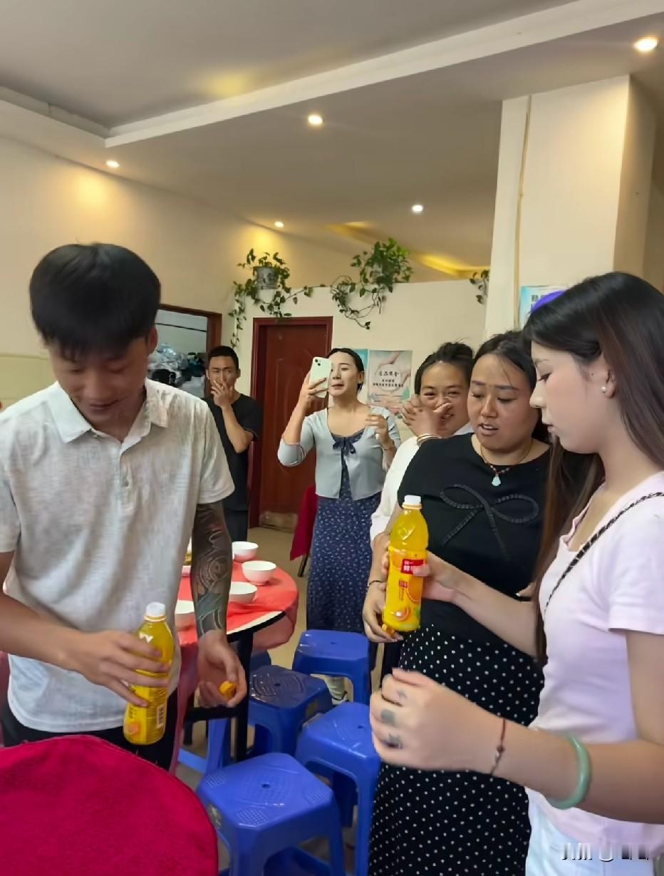 女生别不高兴了，这男孩不错，踏实