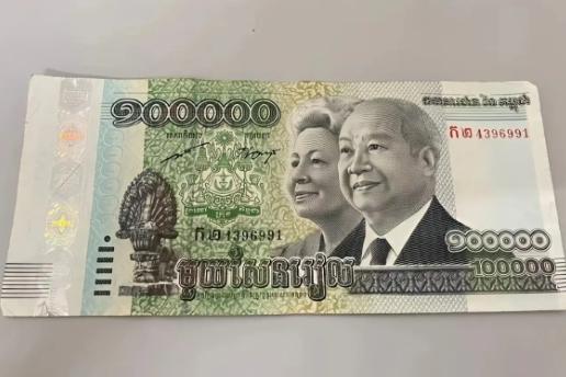从没见过票面数字这么夸张的钞票，着实长了见识！
这张外国纸币，大额标识特别醒目，