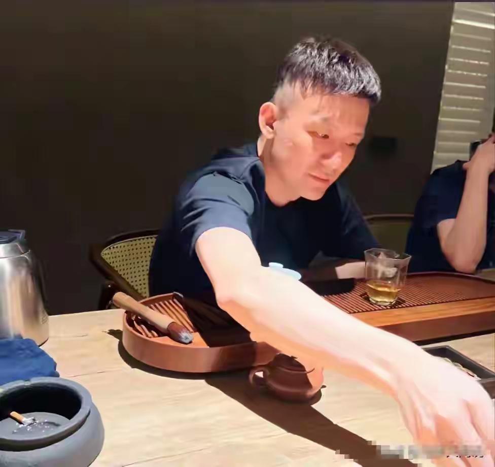 39岁广东揭阳富豪陈伟杰胃癌离世：熬夜狂欢背后，是千万年轻人正在透支的生命账单