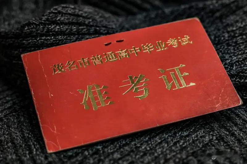 79年高考直接撞上重感冒，状态差到极点，中途好几次萌生退考念头。硬生生咬牙坚持到