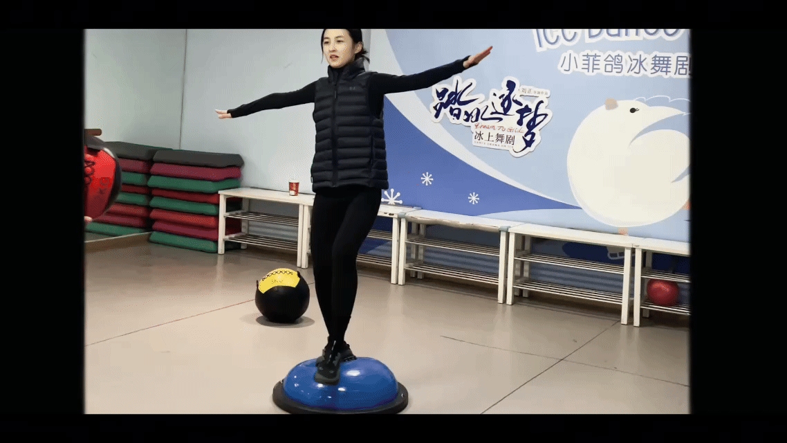 张子枫第一个摔出来的角色   张子枫为演《花漾少女杀人事件》花滑天才江宁，从零苦