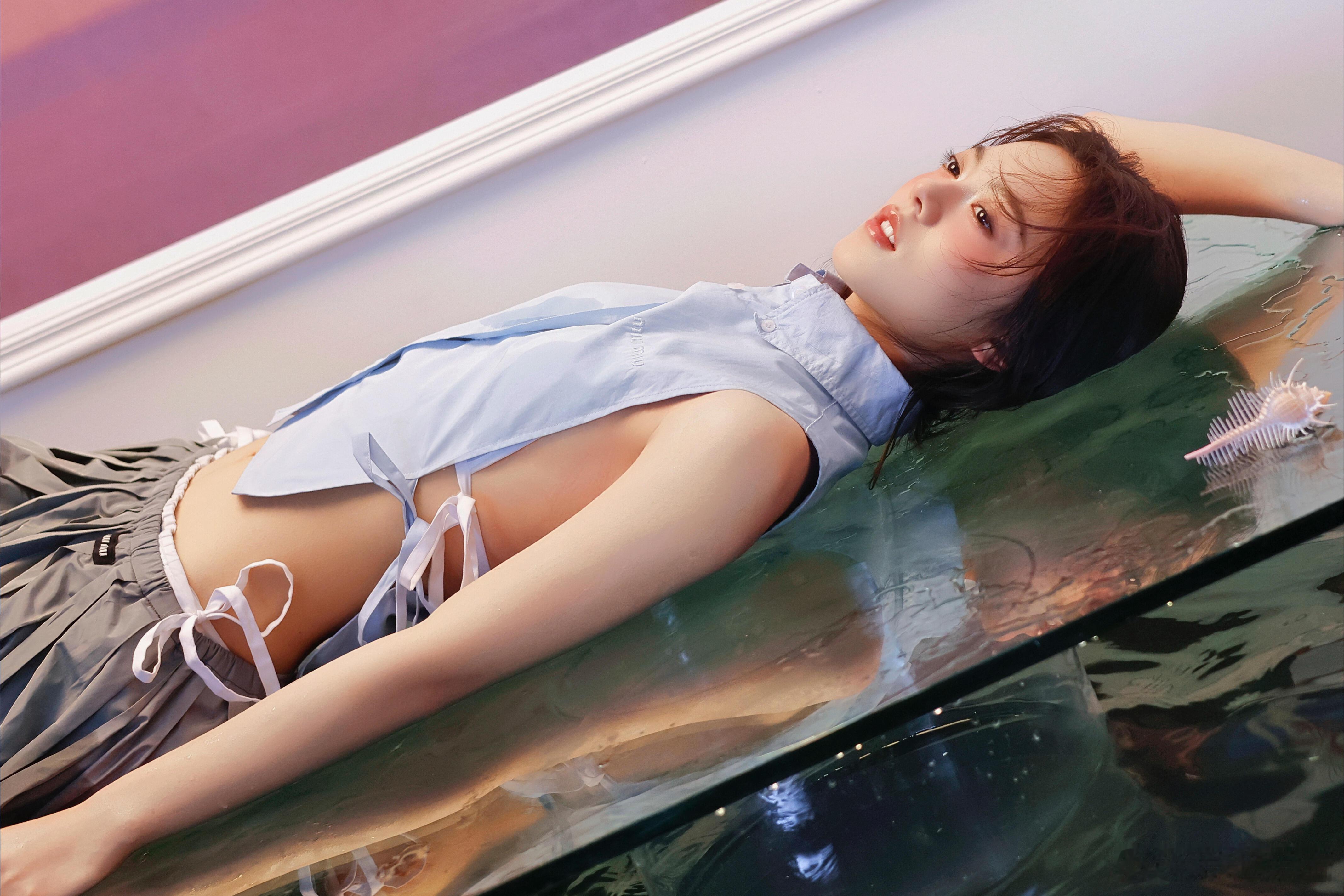 被赵今麦的蜻蜓配饰硬控30秒赵今麦上新《KINFOLK》中文版夏刊，灵动蜻蜓配饰