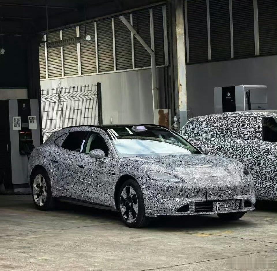 有人传这是尚界？大家觉得这是什么车？