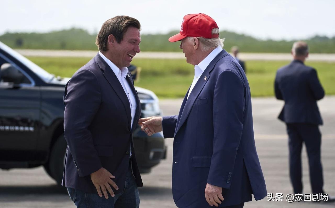 佛罗里达州州长罗恩·德桑蒂斯签署了一项法案，将棕榈滩国际机场更名为唐纳德·特朗普