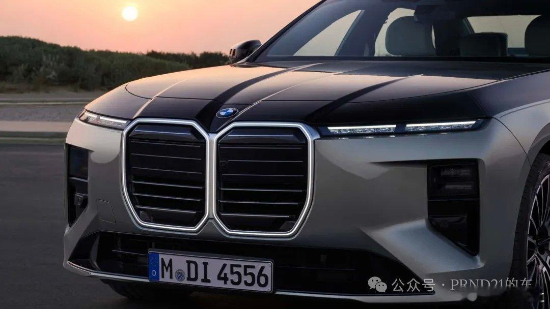 看照片觉得不太能接受，但是站在车旁边感觉还是挺有气场的。我与汽车的日常