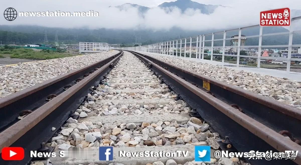 里希凯什-卡纳普拉亚格铁路项目是印度北阿坎德邦的一条125公里长的宽轨铁路，途经