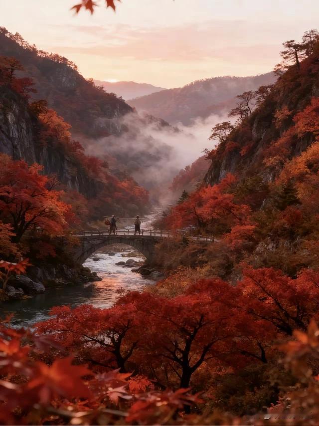 上联：雾笼秋山亭映水
下联：海市蜃楼朦胧中