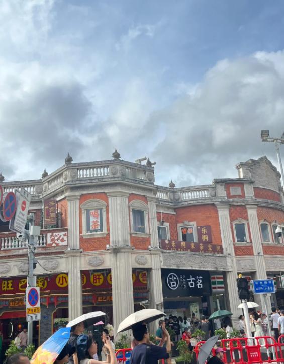欧洲热疯了！核电站竟因缺水停摆
亲爱的朋友们大家好，我是海林小百科，今天我们来看