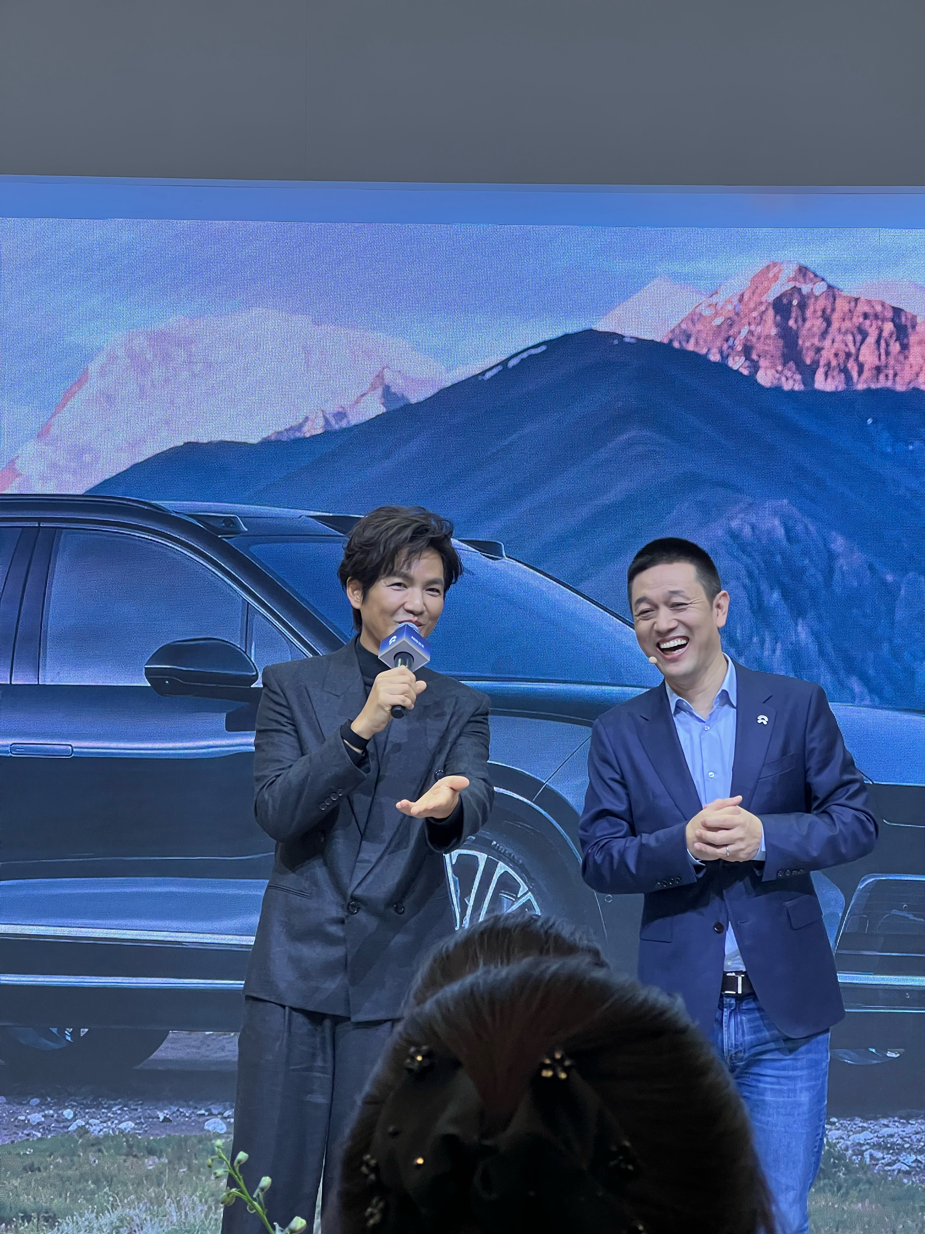 钟汉良管ES8叫电瓶车。没毛病，我妈管所有的电动车都叫电瓶车。另外他的ES8也要