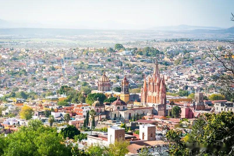 墨西哥国会通过法案，将从明年起对亚洲国家出口的商品加征高达50%关税。
墨西哥参