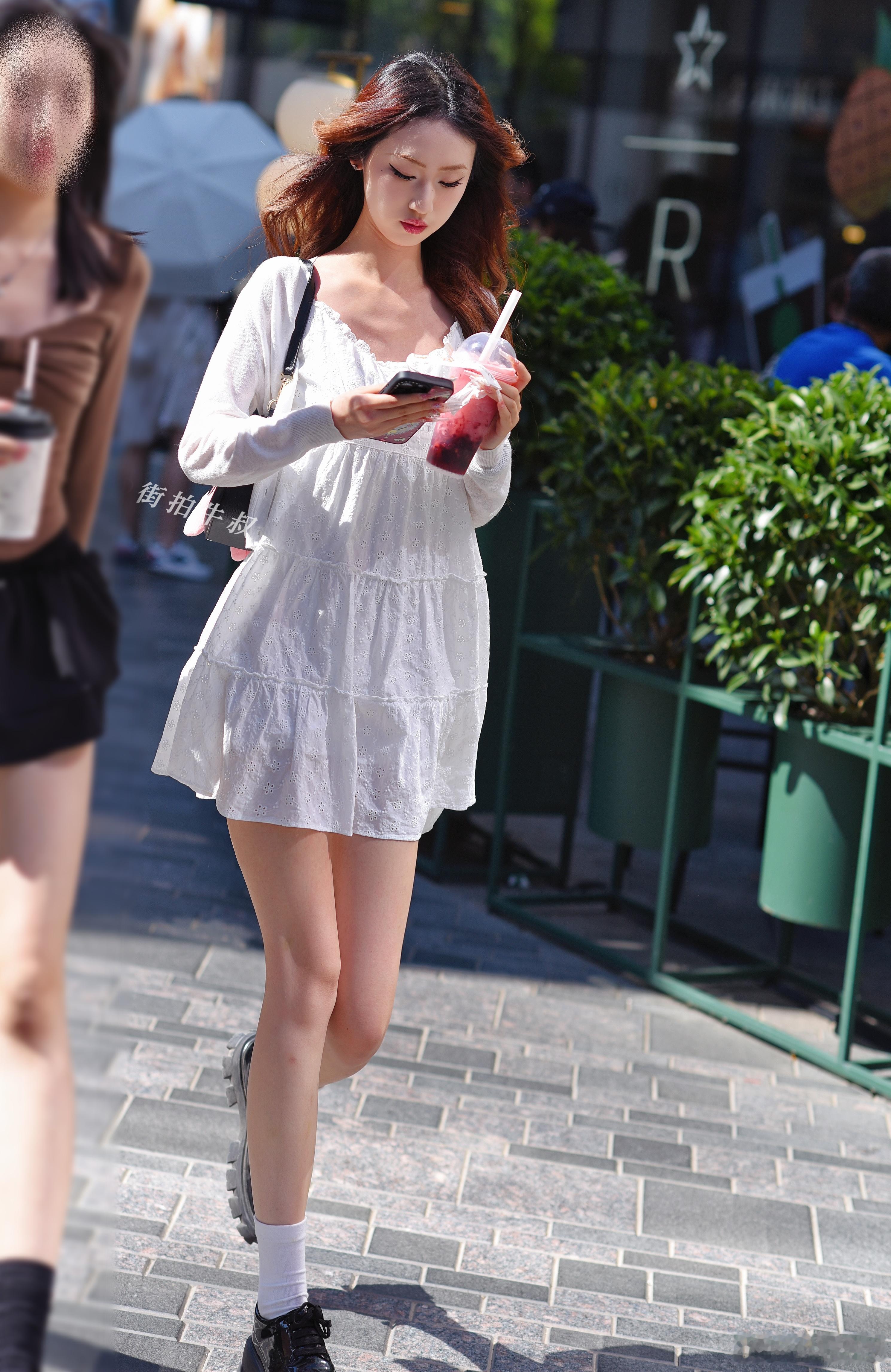 初恋少女感的提花小白裙 