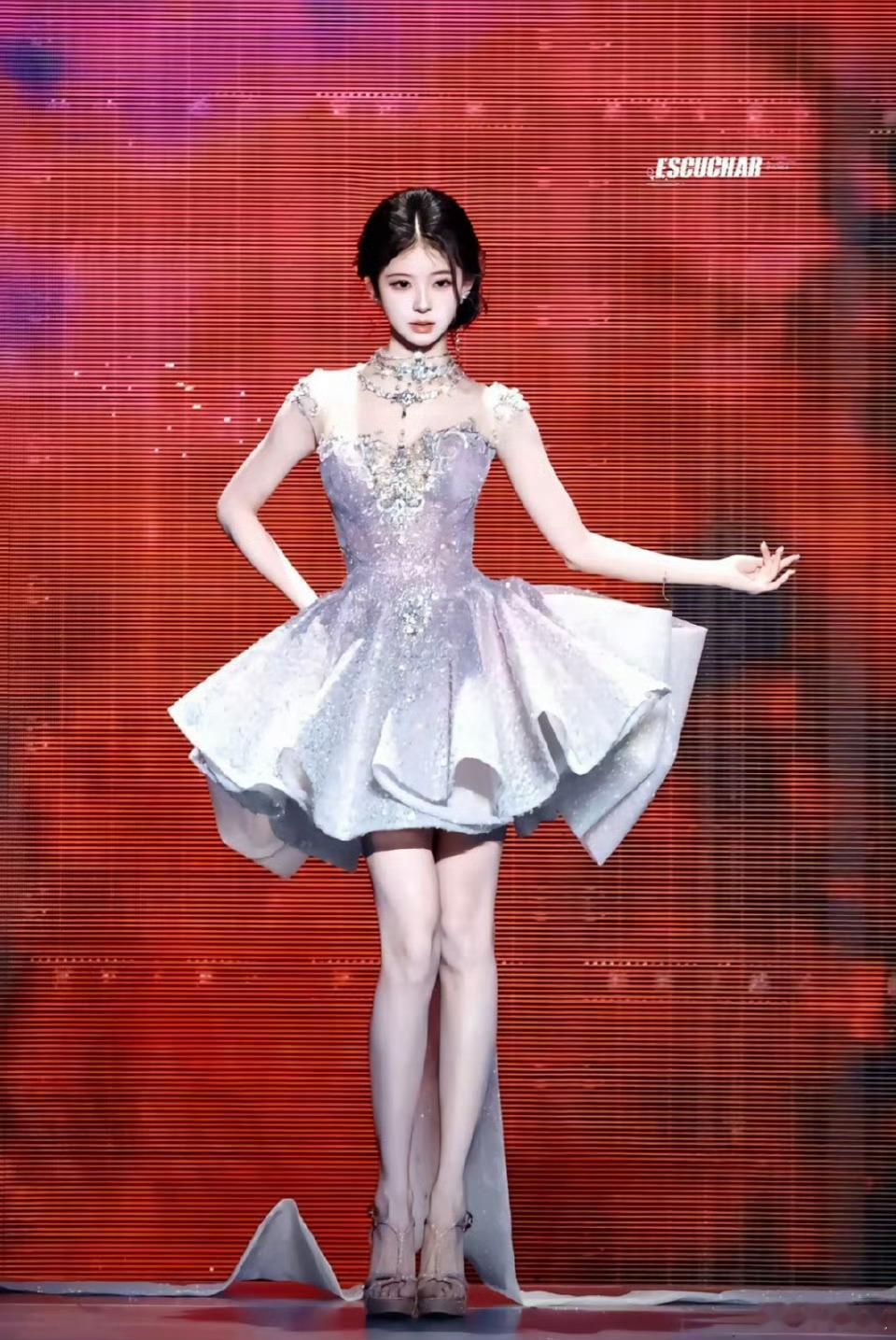 这是团播里面最火的吗？感觉她线下图可以当爱豆了…[羞嗒嗒] ​​​
