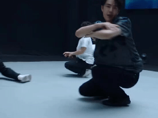 沉静温柔有度，热烈利落灵动。王一博，动静皆宜！ 