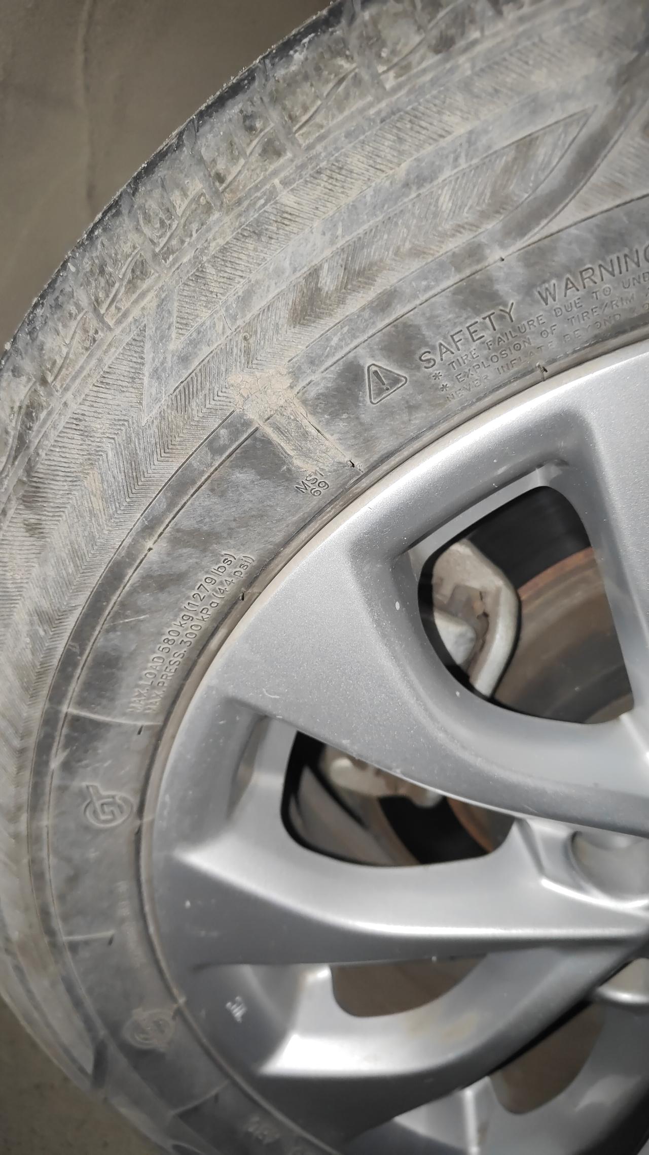 轮胎胎壁有条小划痕
我在网上十块钱买了
补胎液补好了这轮胎能正常用吗？
过完年要