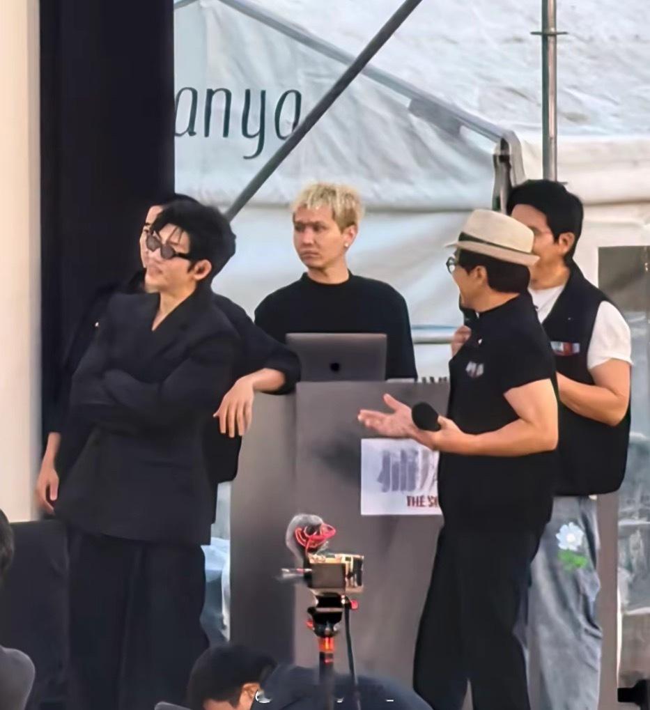 排面啊🔥杨和苏和成龙同框！！！杨和苏 ​​​