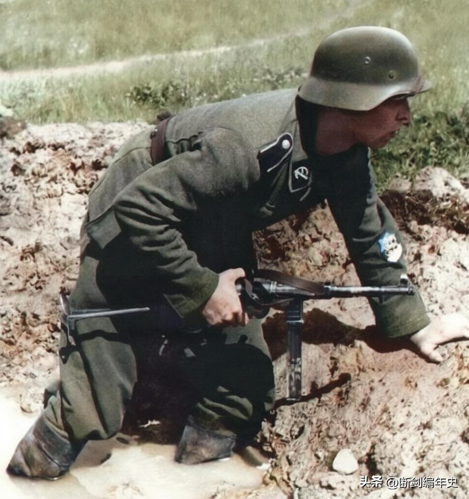 1944年7月13日，纳尔瓦前线，一名武装党卫军第20武装掷弹兵师（“爱沙尼亚第