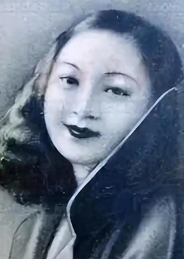于小脚：旧青岛交际花，黑白通吃建立一方势力，解放后被判死刑

青岛的夜晚曾经纸醉