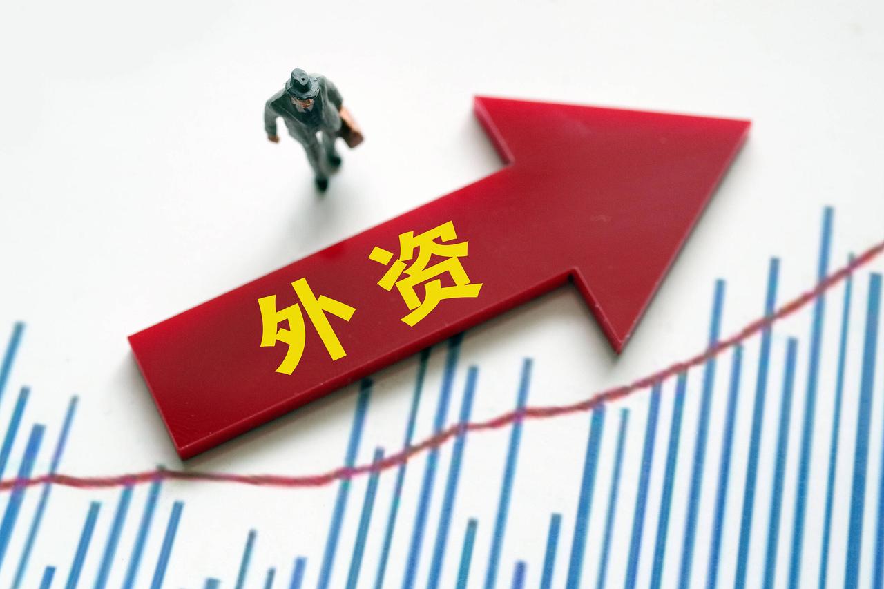 未来大量的失业人口怎么办？服务业马上要迎来一轮升级，可以先做好准备。
昨天国务院