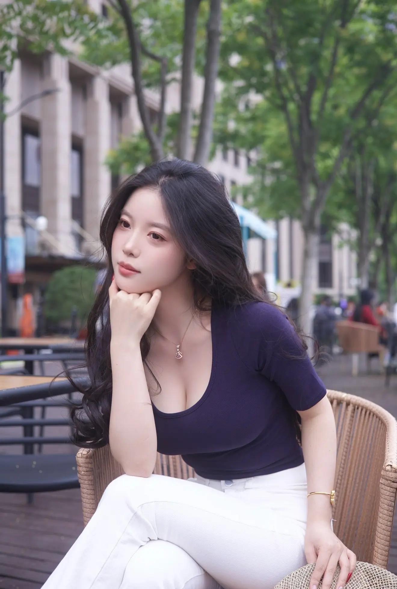 我要当一棵树，因为树一旦种在这个地方，以后它就会永远在那里不会换地方...