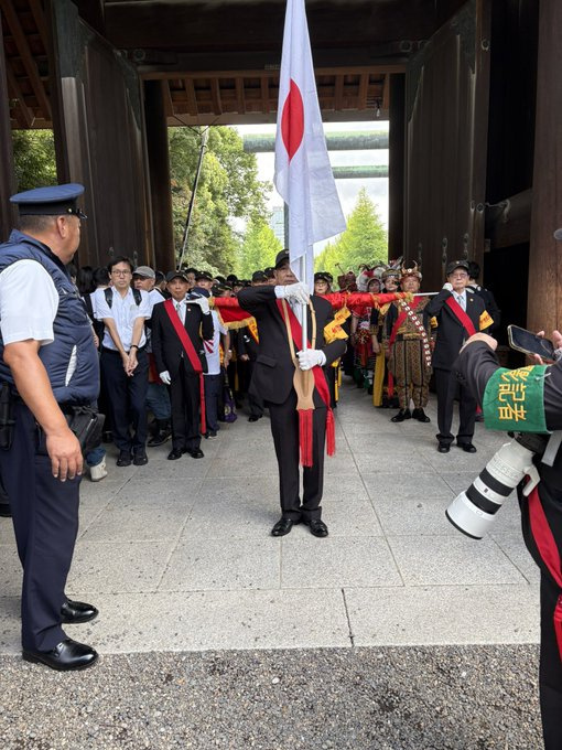 今天有一部分台湾人也去惠厕拜鬼了！日本 拜鬼高市早苗向靖国神社供奉祭祀费