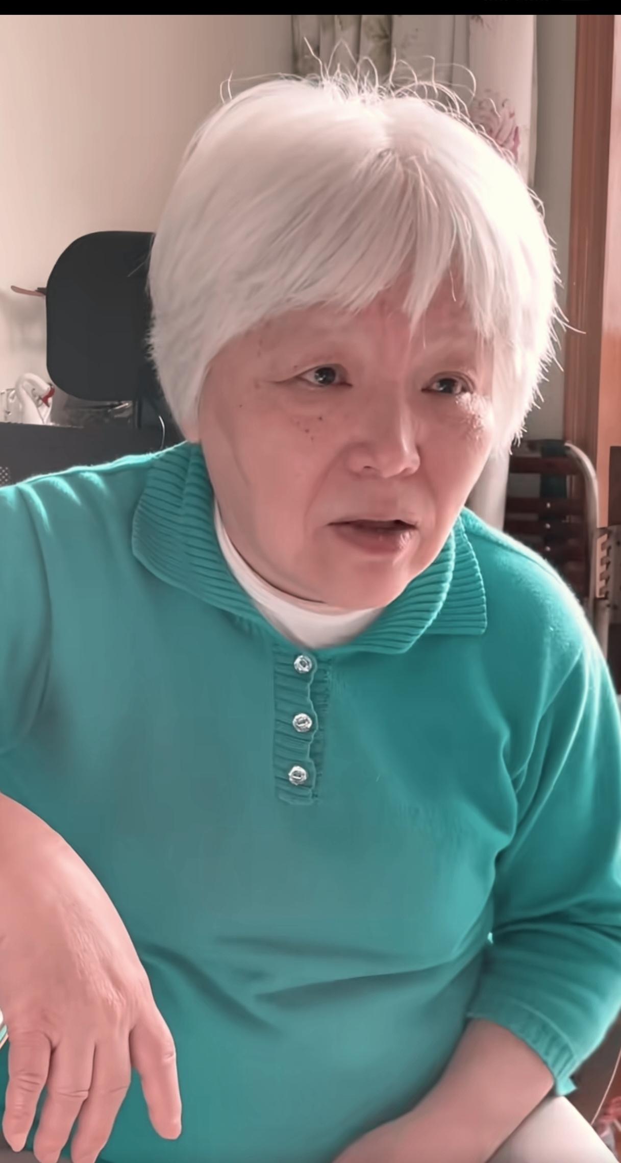 这个满头白发的老太太不简单，她说她儿子当时才23岁，她要拿出二十多万给他买房，却