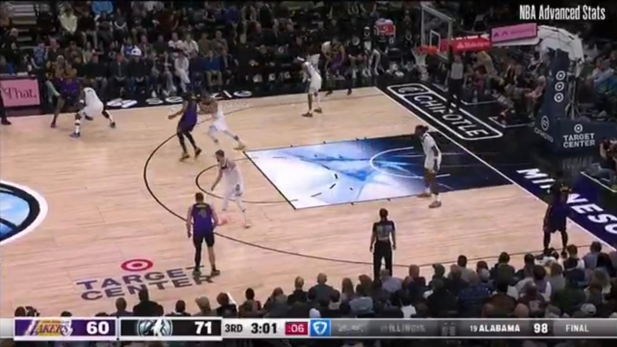 无控卫阵容，需要让浓眉三分线外接球，这你受的了吗[doge]  洛杉矶湖人  安