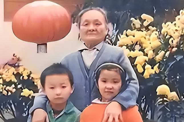 1966年，一对干部夫妻被带走，临走前把6个孩子托付给47岁的保姆高玉清，10年