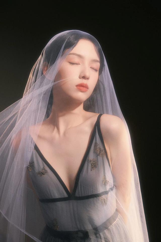 周也美图分享，朦胧美周也 ​​ 周也写真照 周也仙女裙 周也演技争议 周也写真 