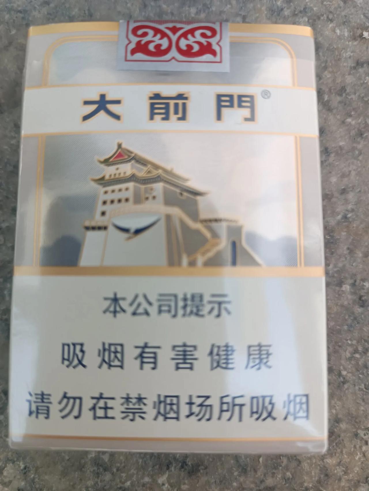 抽烟的美味？今天我休息，到南京路去玩一玩，好长时间没有到南京路来玩了，感觉南京路