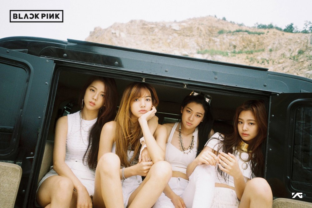 10年前的今天，YG正式公布新女团组合名 BLACKPINK 🖤🩷至此，伟大