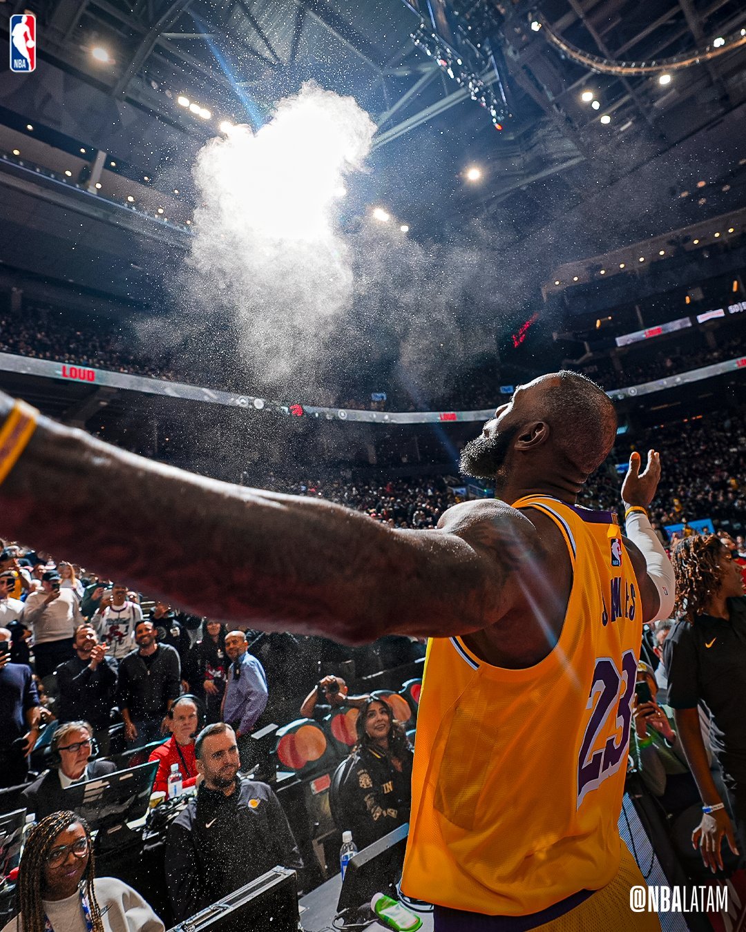 逆天詹姆斯生涯至今打进总决赛：10次生涯至今常规赛得分个位数：9次 