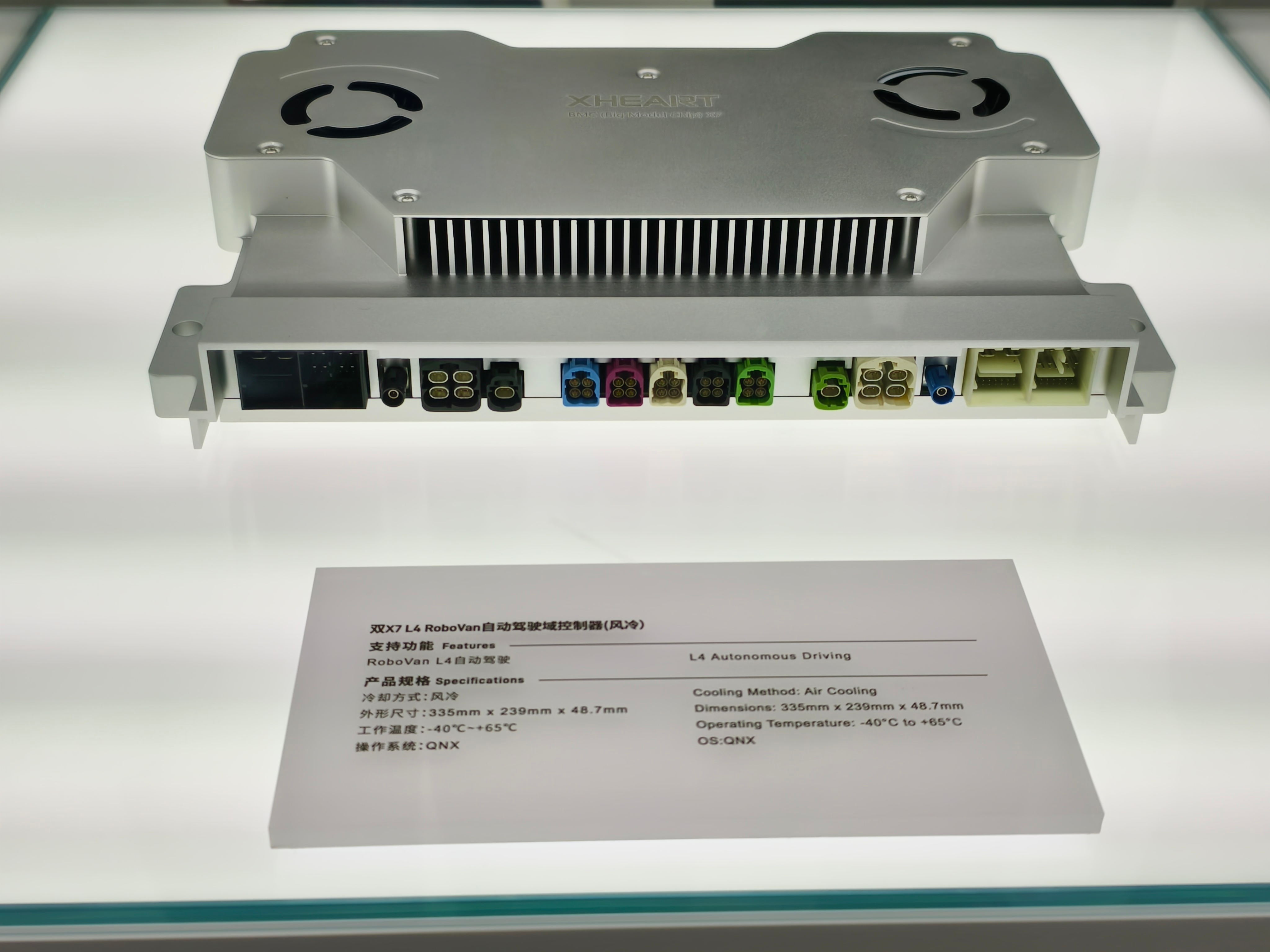 新芯航途的芯片，X7，大模型算力 700TOPS，主要跟momenta的 R7 