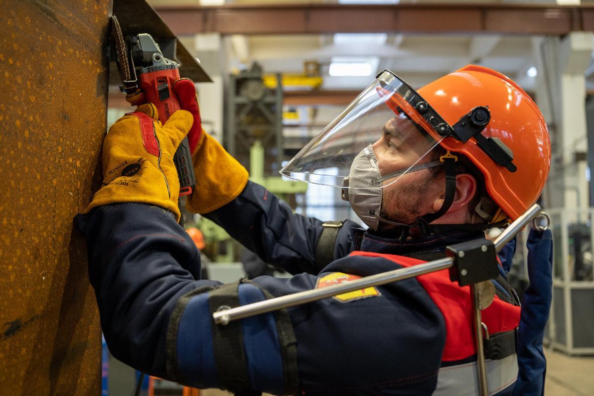 琥珀造船厂测试工业外骨骼技术2026年2月2日，俄罗斯波罗的海-扬塔尔造船厂（Y