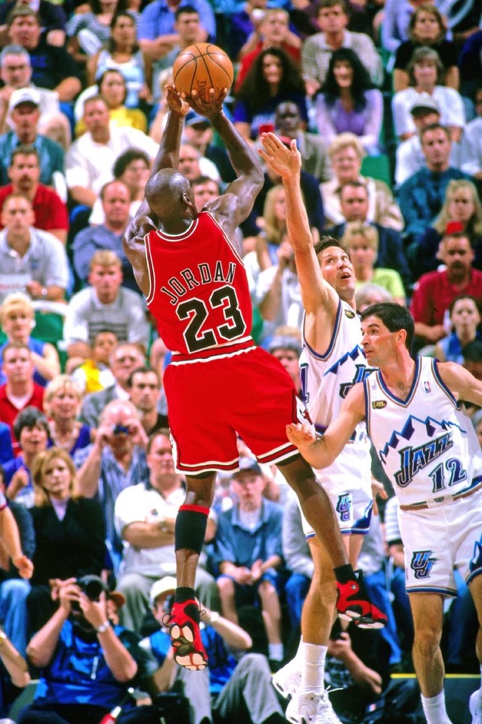 经典！传奇！GOAT🐐1998年6月3日（美国时间）。
大神抢断，突破，晃倒防
