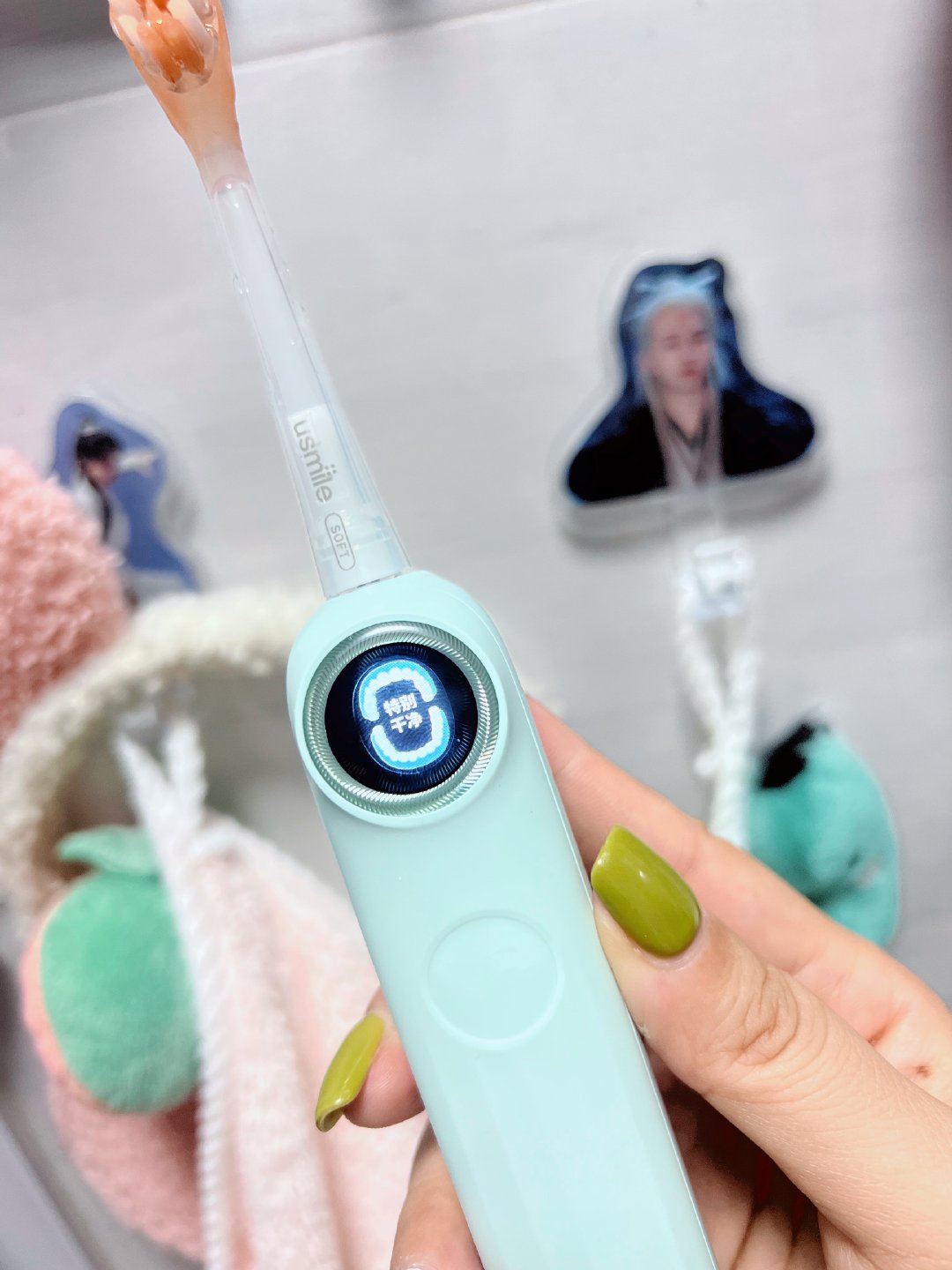 刚体验了usmile四分钟刷牙大法，我只想说，要不是成毅一直温柔的哄着我，我真刷