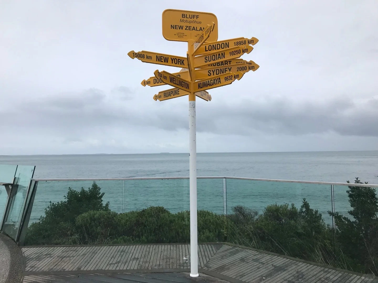 新西兰布拉夫小镇的里程牌，有个宿迁